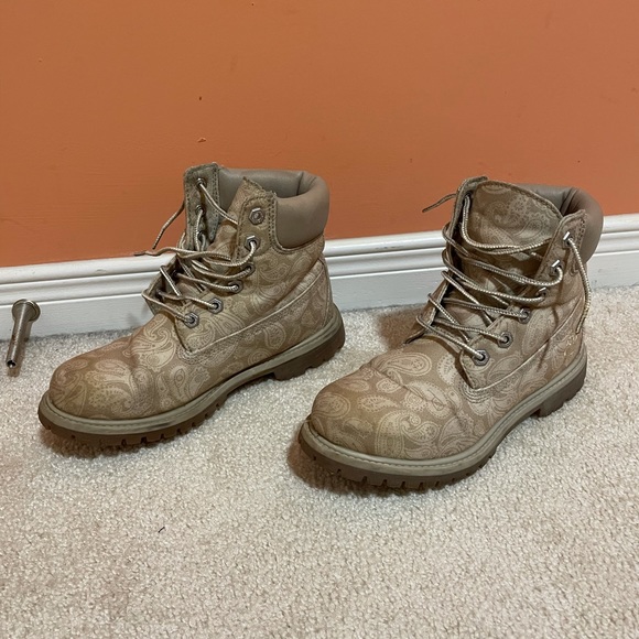 Timberlands. - Picture 1 of 5